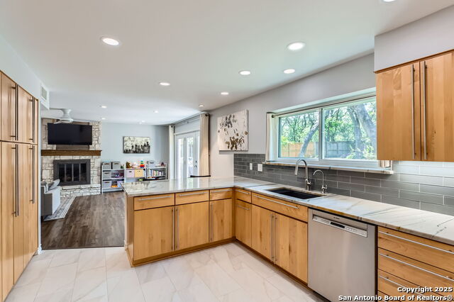Image 9 of 37 For 14339 Hill Prince