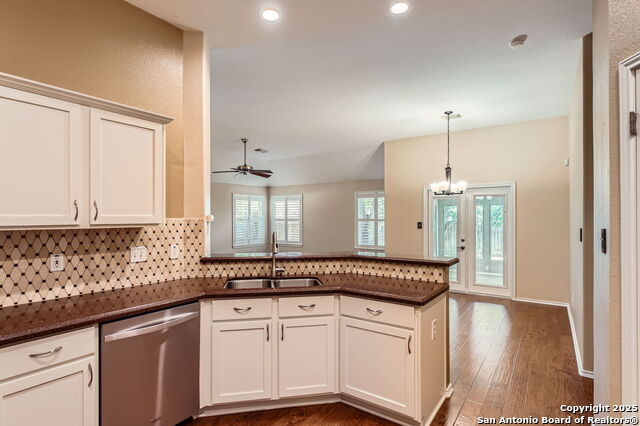 Image 11 of 28 For 119 Jardin Vista