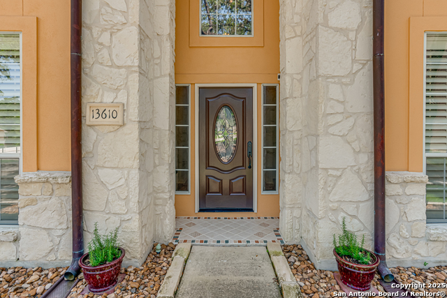 Image 2 of 40 For 13610 Pearlstone