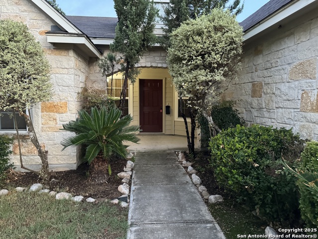Image 2 of 32 For 8119 Silver Hampton