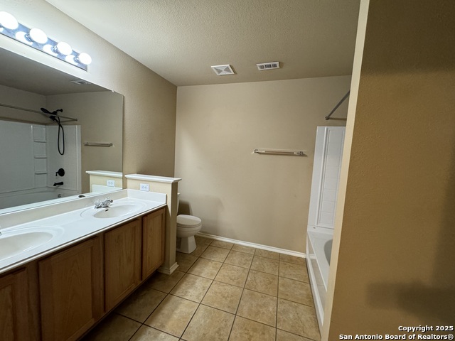 Image 22 of 32 For 8119 Silver Hampton