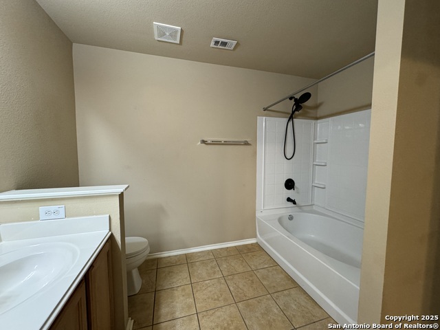 Image 23 of 32 For 8119 Silver Hampton