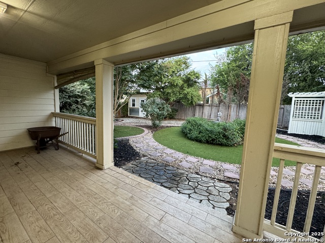Image 30 of 32 For 8119 Silver Hampton