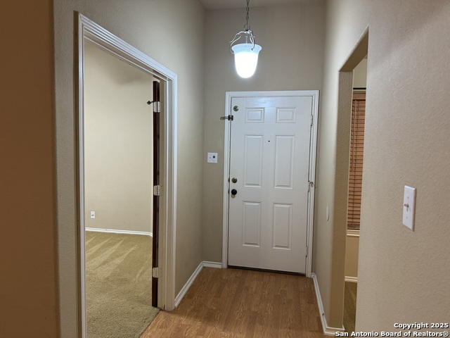 Image 4 of 32 For 8119 Silver Hampton