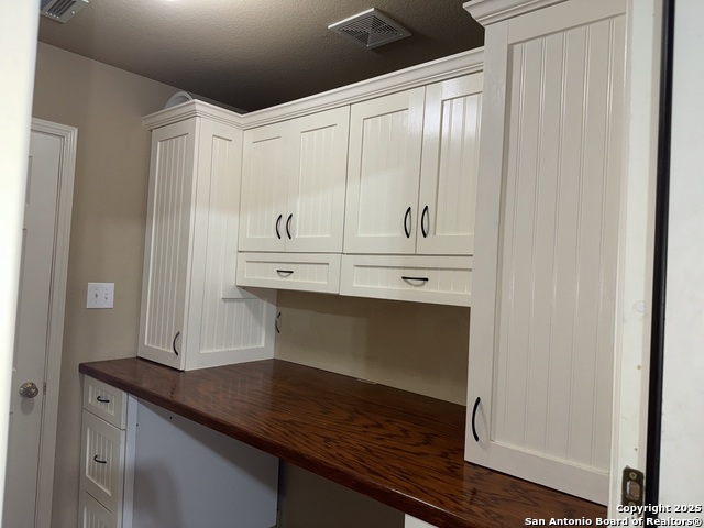 Image 9 of 32 For 8119 Silver Hampton
