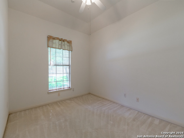 Listing photo id 19 for 21 Greens Cliff