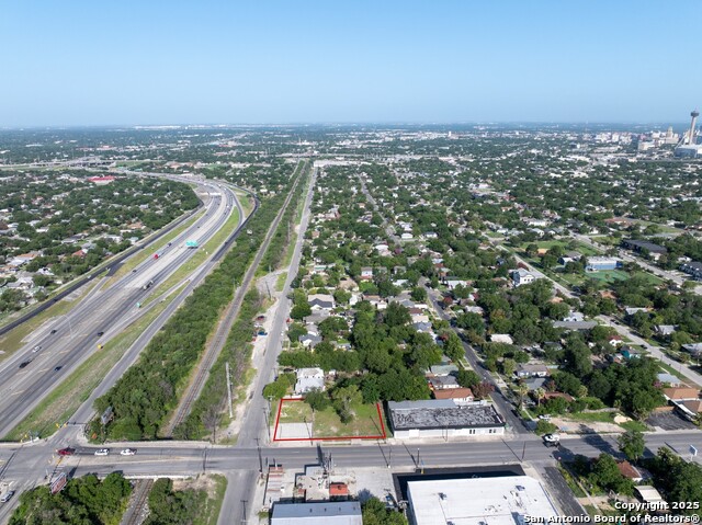 Listing photo id 0 for 1621 South New Braunfels Ave