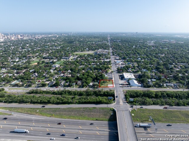 Listing photo id 1 for 1621 South New Braunfels Ave