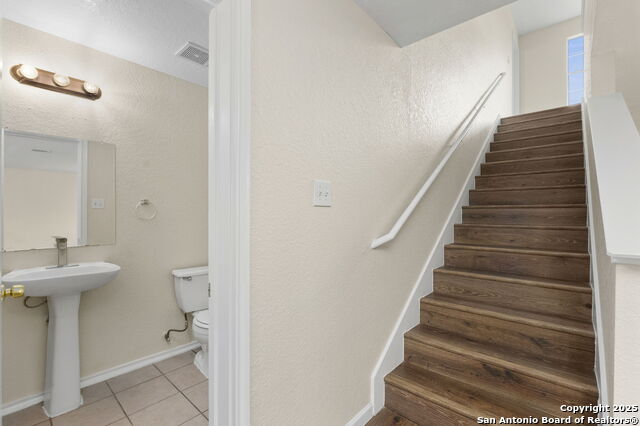 Image 17 of 40 For 671 Northwest Crossing Dr