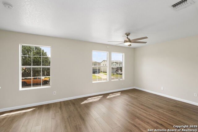 Image 25 of 40 For 671 Northwest Crossing Dr