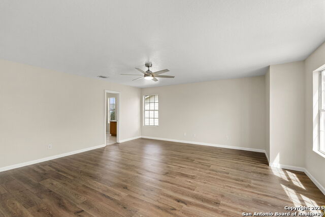 Image 26 of 40 For 671 Northwest Crossing Dr