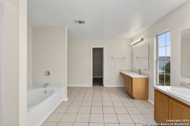 Image 27 of 40 For 671 Northwest Crossing Dr