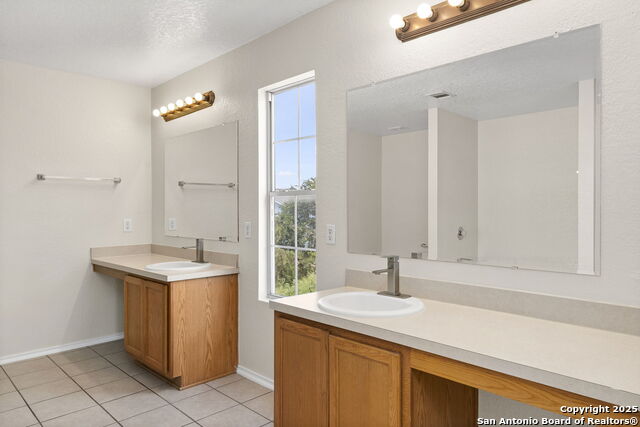Image 28 of 40 For 671 Northwest Crossing Dr