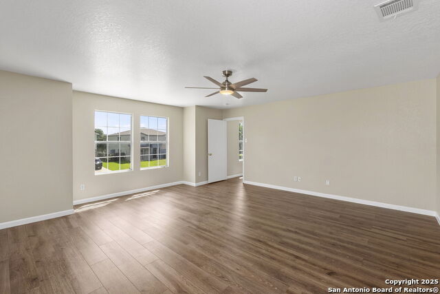 Image 31 of 40 For 671 Northwest Crossing Dr