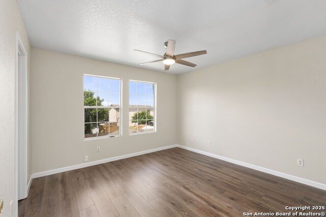 Image 34 of 40 For 671 Northwest Crossing Dr