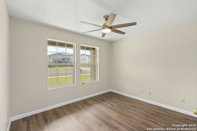 Image 9 of 40 For 671 Northwest Crossing Dr