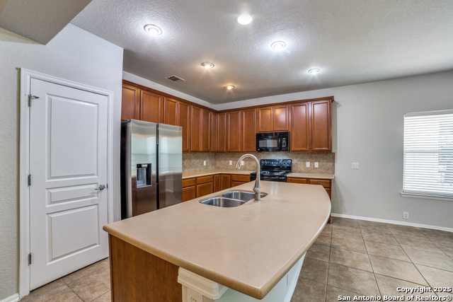 Listing photo id 8 for 25547 Veining