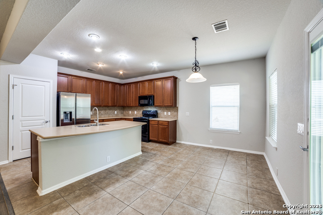 Listing photo id 9 for 25547 Veining