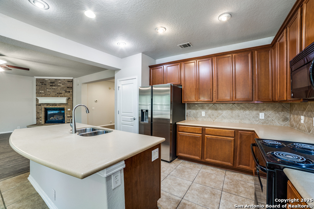 Listing photo id 11 for 25547 Veining