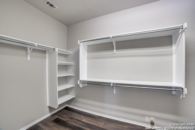 Listing photo id 14 for 25547 Veining