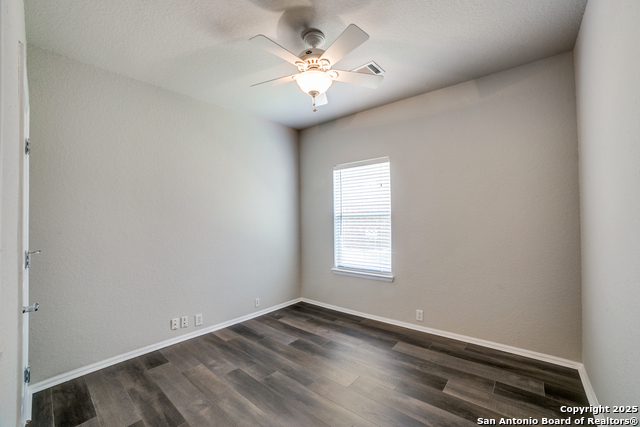 Listing photo id 15 for 25547 Veining