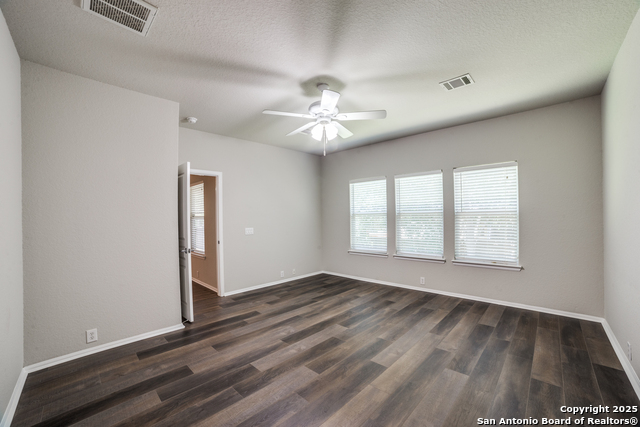 Listing photo id 18 for 25547 Veining