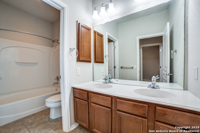Listing photo id 19 for 25547 Veining