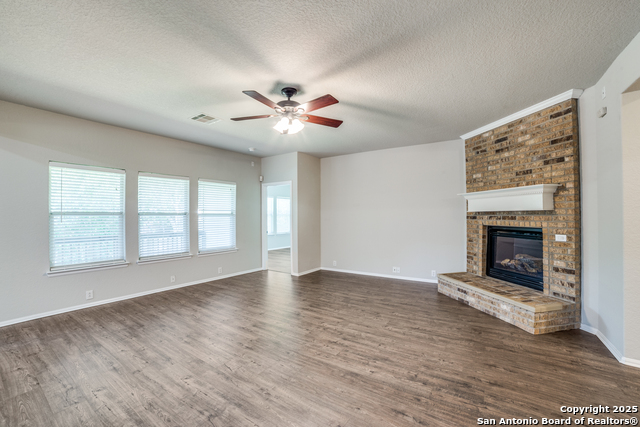 Listing photo id 4 for 25547 Veining