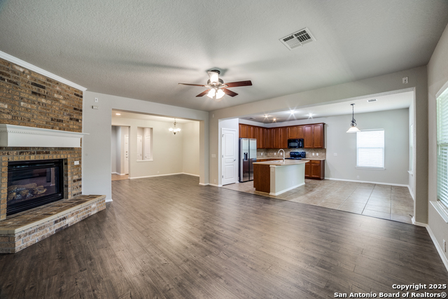 Listing photo id 5 for 25547 Veining