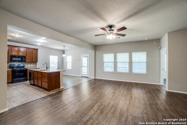 Listing photo id 6 for 25547 Veining