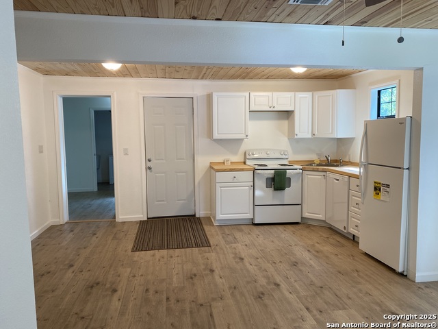 Image 4 of 15 For 202 Cottage