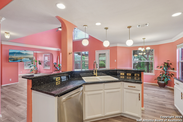 Image 14 of 40 For 8919 Veranda Ct