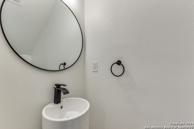 Image 9 of 17 For 207 Gravel St  101