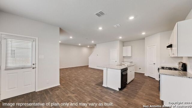 Image 10 of 33 For 707 Bellamy Dr