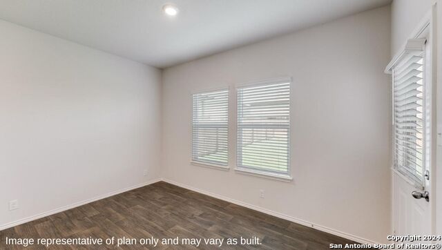 Image 11 of 33 For 707 Bellamy Dr