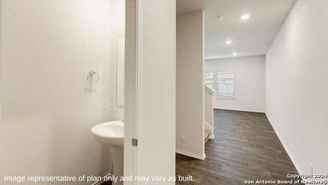 Image 4 of 33 For 707 Bellamy Dr