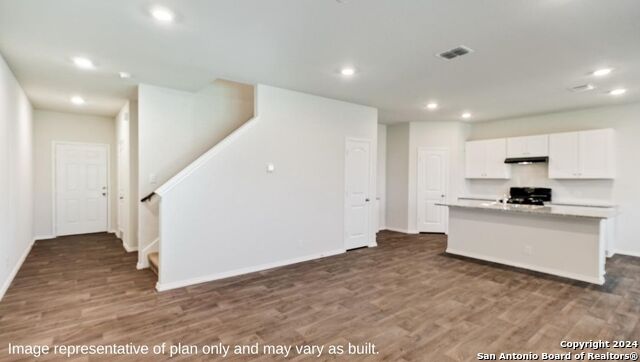 Image 6 of 33 For 707 Bellamy Dr