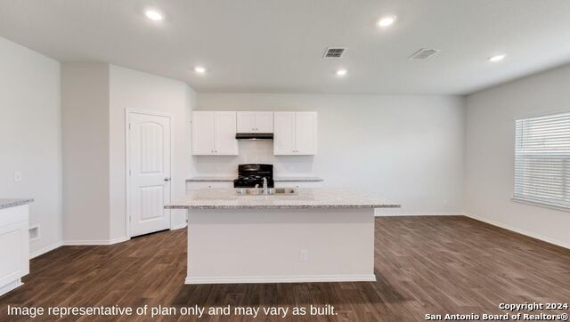 Image 7 of 33 For 707 Bellamy Dr