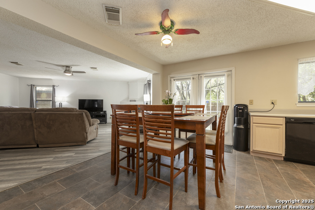 Listing photo id 13 for 8922 Rue De Lis
