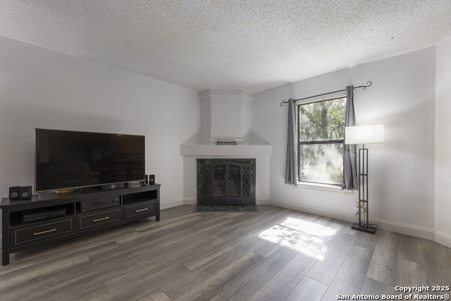 Listing photo id 4 for 8922 Rue De Lis
