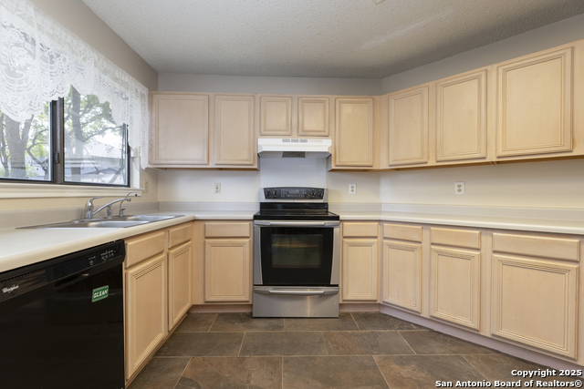 Listing photo id 5 for 8922 Rue De Lis