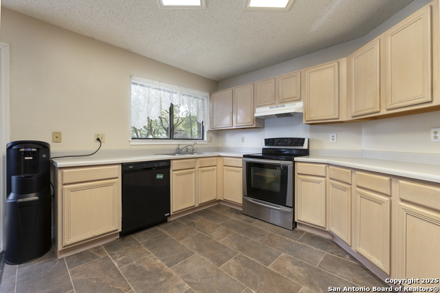 Listing photo id 7 for 8922 Rue De Lis