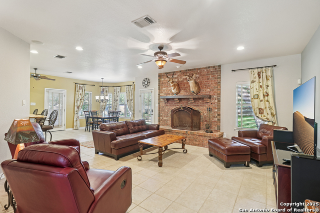 Listing photo id 3 for 127 Sunflower Ln