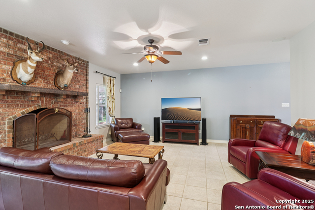 Listing photo id 5 for 127 Sunflower Ln