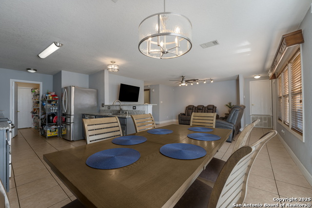 Listing photo id 8 for 4742 Lyndys Farm