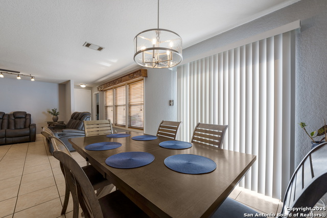 Listing photo id 7 for 4742 Lyndys Farm