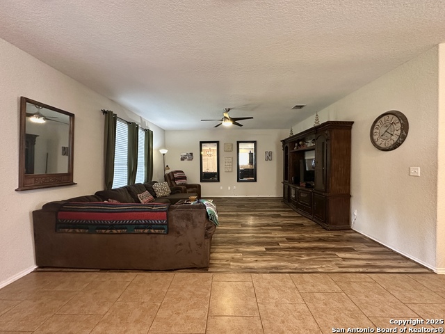 Listing photo id 8 for 8842 Silver City