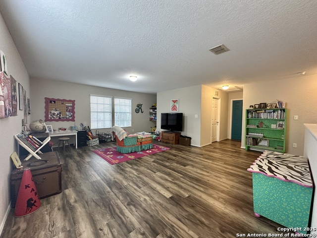Listing photo id 14 for 8842 Silver City