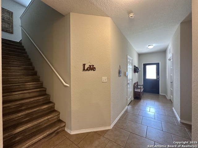 Listing photo id 3 for 8842 Silver City