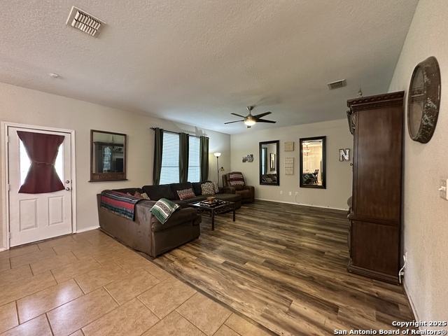 Listing photo id 7 for 8842 Silver City